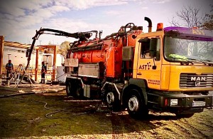 Camión de AST Grupo para limpieza y vaciado de fosas sépticas en Asturias